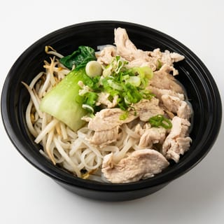 Chicken Noodle Soup (ก๋วยเตีKยวนํBาไก่)
