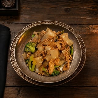 Drunken Noodle (ผัดขี้เมา)